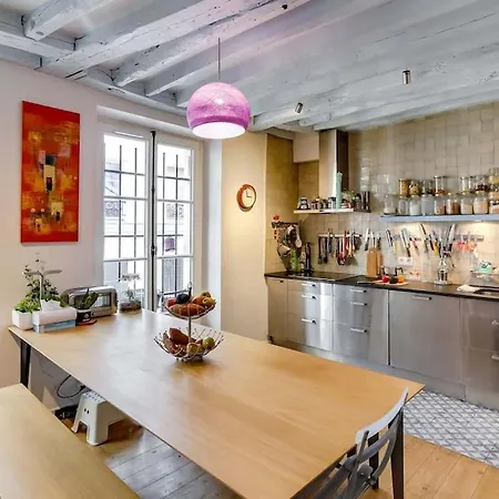 Marais District - Superb 3 Bedroom Flatent *